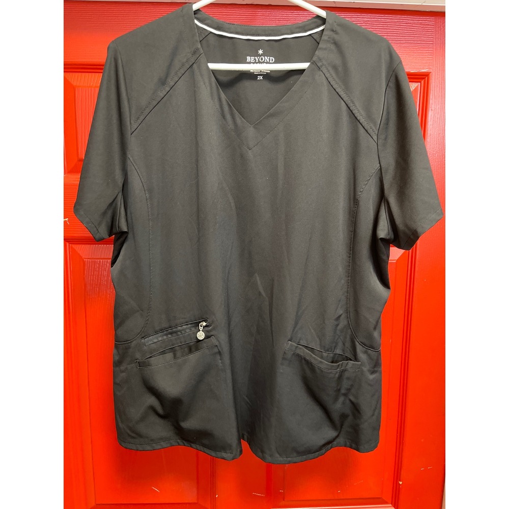 Beyond Scrubs Sport Black V-Neck Scrub Top Womens 2X Short Sleeve Stretch Zipper